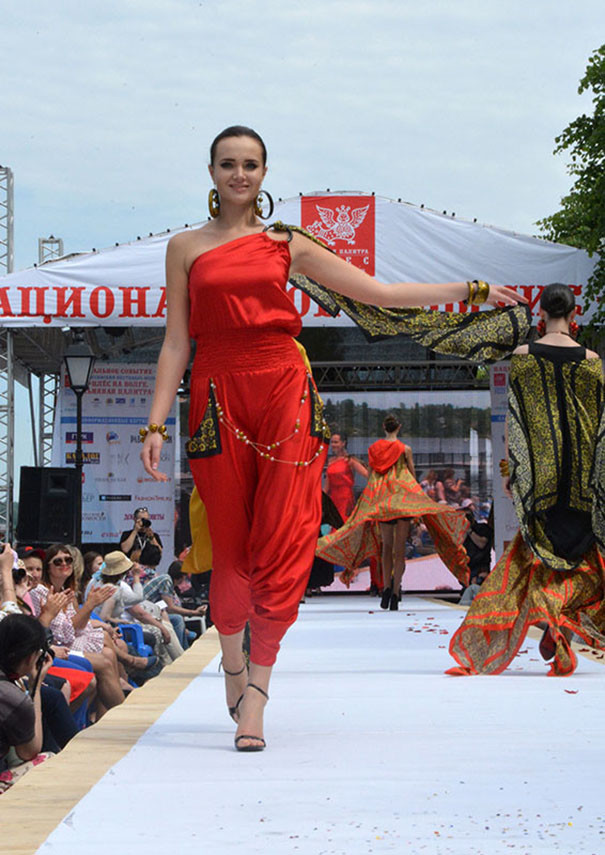 XII РОССИЙСКИЙ ФЕСТИВАЛЬ МОДЫ «ПЛЕС НА ВОЛГЕ. ЛЬНЯНАЯ ПАЛИТРА»